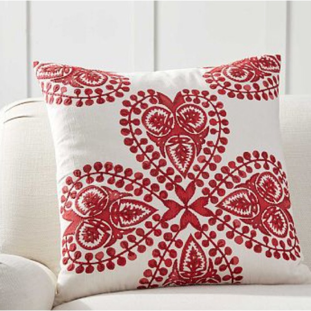 Pottery‎ Barn Jillian Embroidered Pillow Cover valentines hearts 22x22